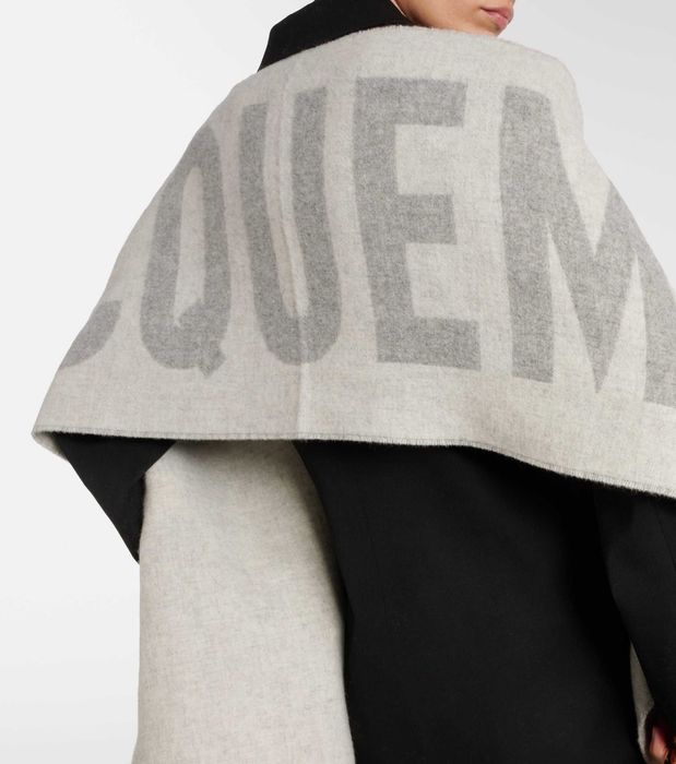 Шарф Jacquemus Logo Jacquard Fringed Edge Scarf Grey