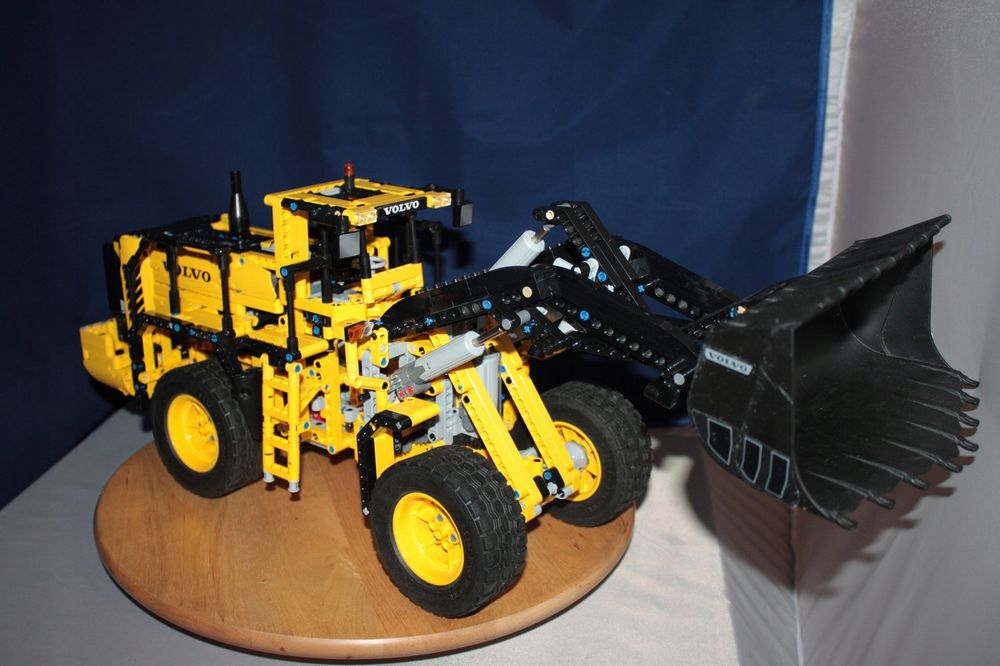 Lego Technic 42030 Koparka Volvo L350F