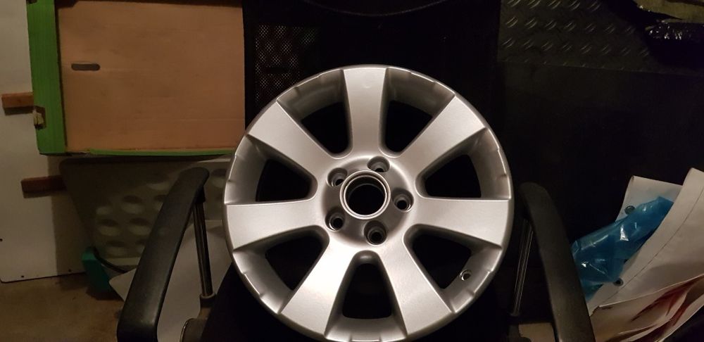 Komplet alufelgi + opony letnie Bridgestone 215x65 R16 do WV/SKODA