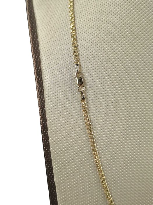 Nowy piękny złoty łańcuszek – klasyka elegancji