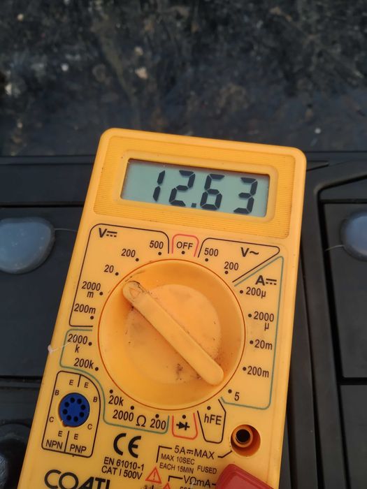 Bateria 70ah 640a positivo a direita.