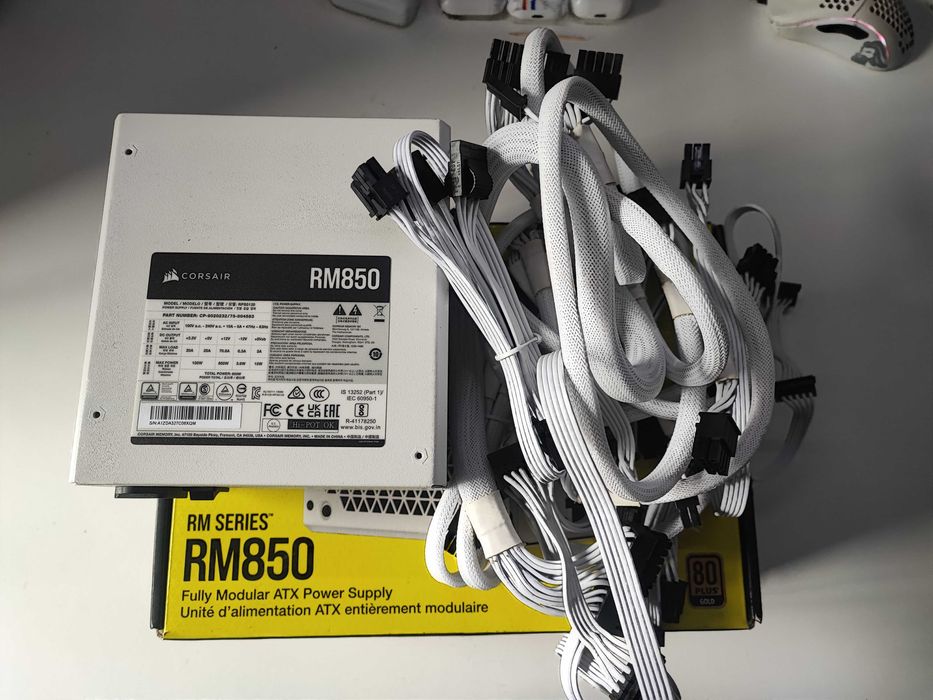 Fonte de alimentação corsair ATX  RM 850W PLUS Gold