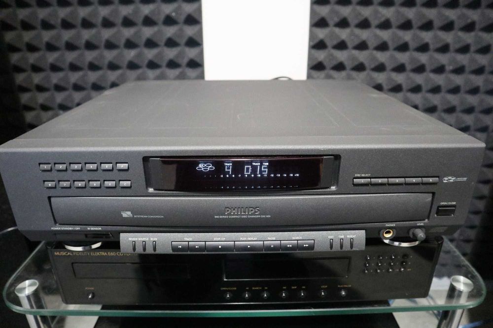 Проигрыватель Cd дисков Philips CDC925 CDC752