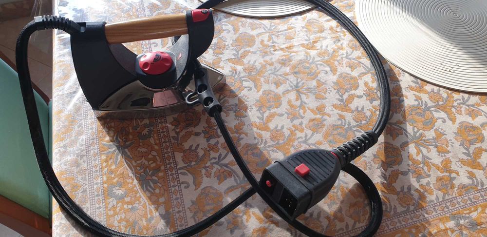 Ferro de engomar a vapor