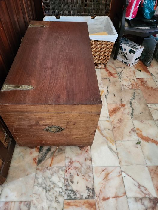 Mala de madeira de porão em madeira exótica