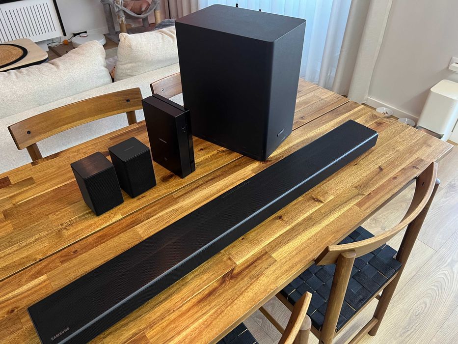 Soundbar Samsung HW-Q60T 5.1 + Colunas Traseiras SWA-8500S