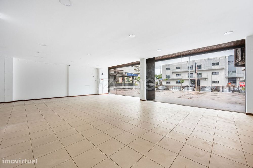 Espaço comercial em Rebordosa