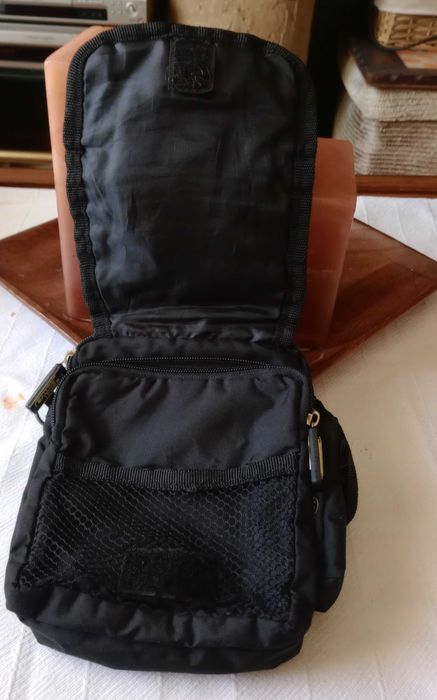 Bolsa mão tiracolo ou cinta, 7 compartimentos Marca Benzi Active