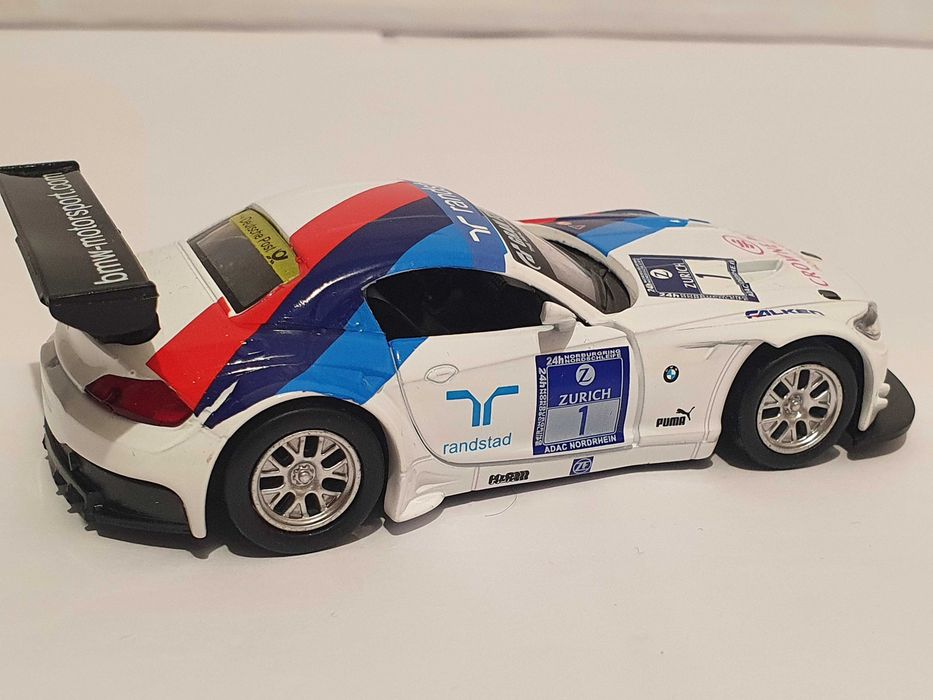 Auto metalowe BMW Z4 GT3 skala 1/38 wyścigowe nowe samochod