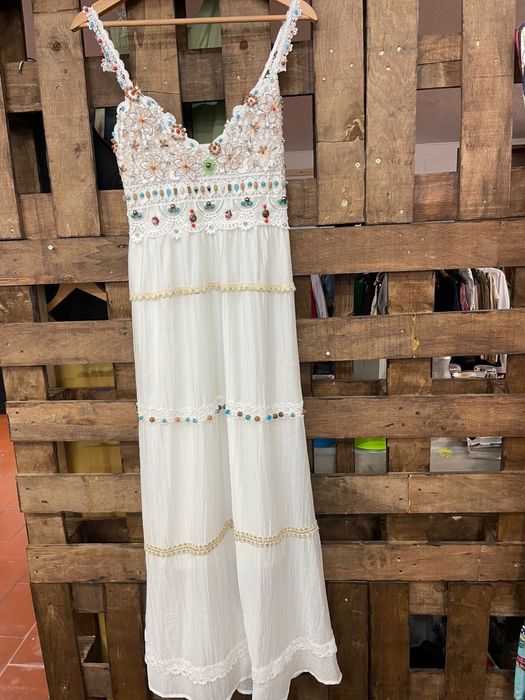 Vestido boho chic todo rebordado com rendas