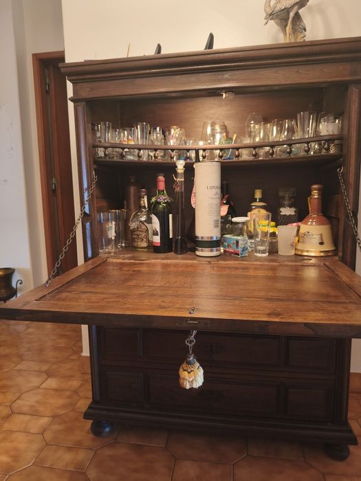 Móvel para usar como bar