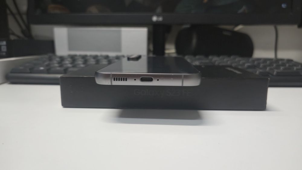 Samsung S23Fe 8/256Gb, Офіційний