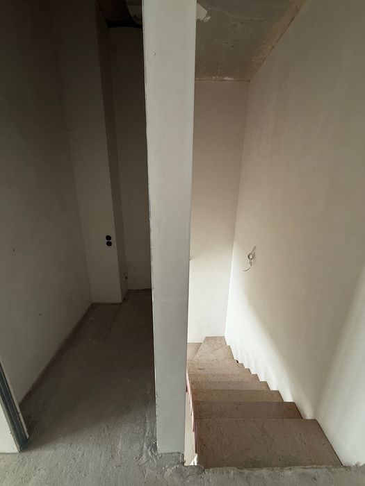 Продаж пентахуса част. ремонтом. З великою терассою. Без комісії