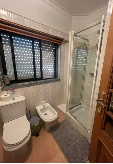 Quartos Amplos na Parede (2 Suítes e 1 Quarto) | Jardim e Churrasqueira