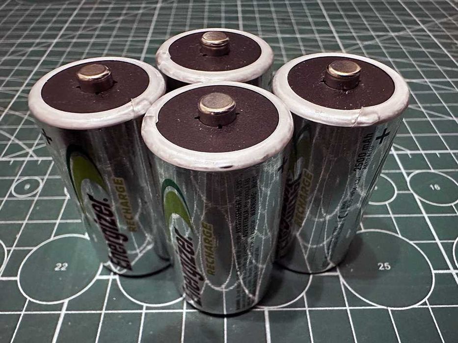 4 aкумулятори Energizer розмір C 2500 mAh + перехідники на D