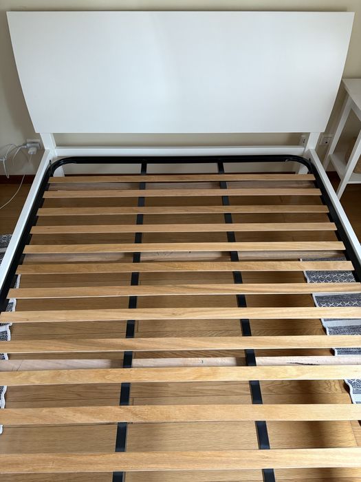 Cama de casal branca