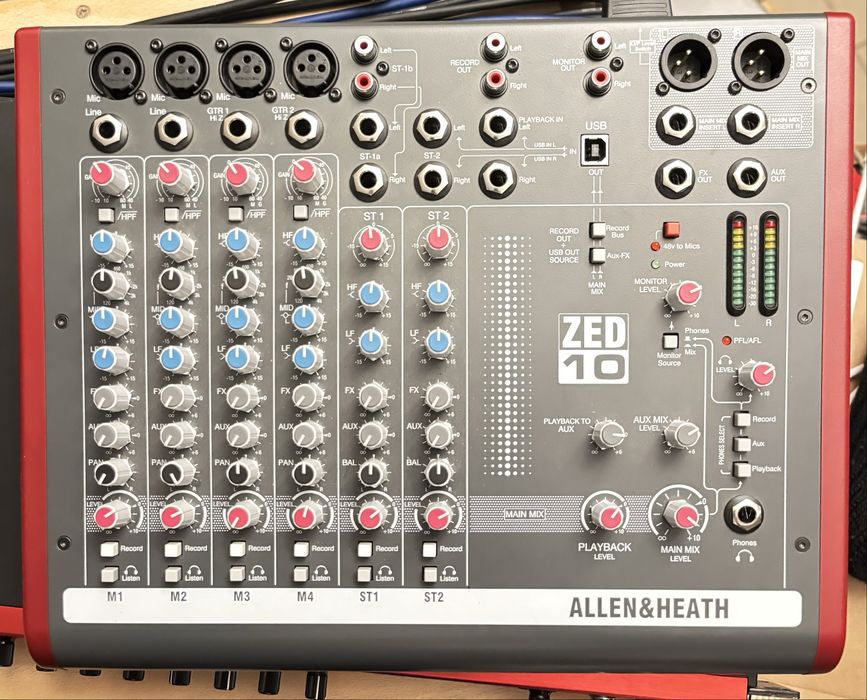 Mesa de mistura Allen & Heath ZED - 10