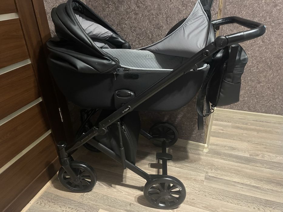 Продам коляску anex e/type