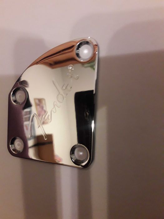 Płytka, neck plate do  gryfu gitary z logo Fender