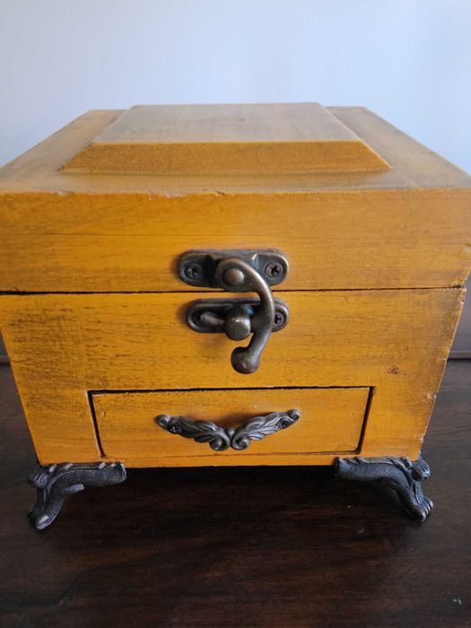 Zegar drewniany,stojący na baterie składany,sprawny 80 lata