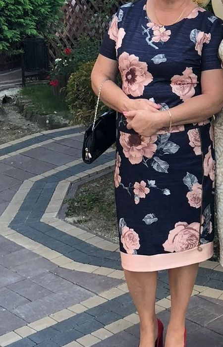 Жіночий костюм зі спідницею