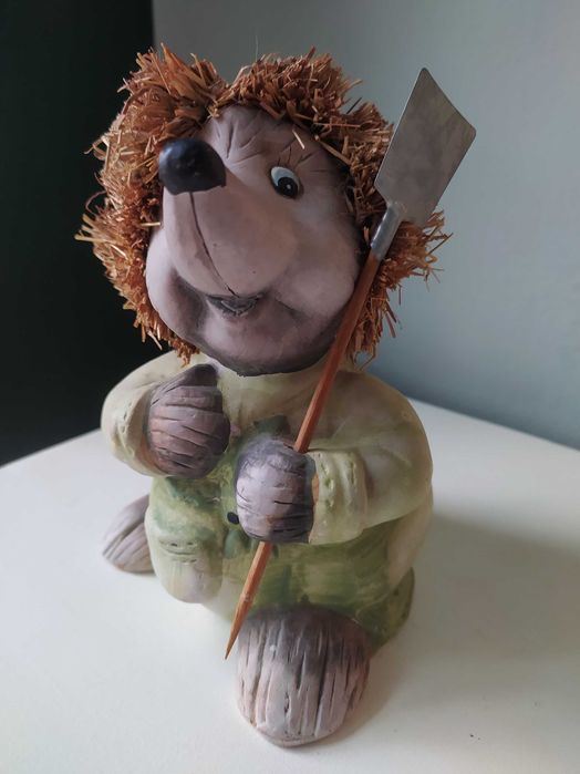 Figurka jeżyk porcelana