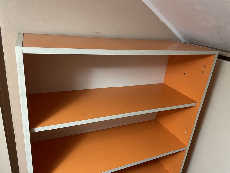 Pomarańczowa szafka