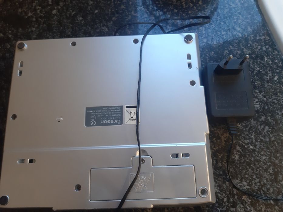 Laptop Oregon Scientific. Computador educativo