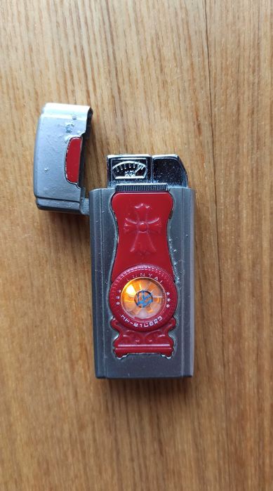 Зажигалка газовая с турбонаддувом и цветовой индикацией