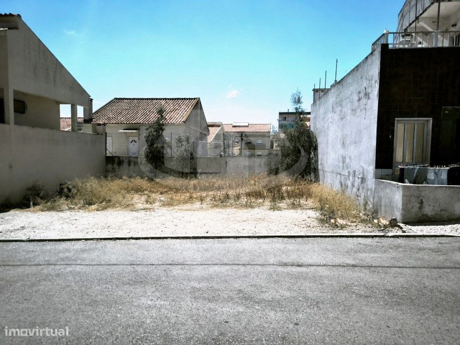 Terreno para construção, no Catujal, Loures.