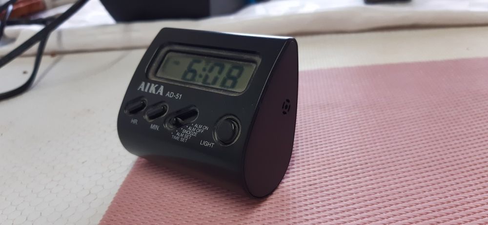 Despertador pequeno a pilha