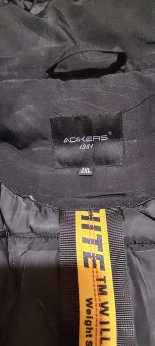 Зимова чоловіча куртка чорного кольору