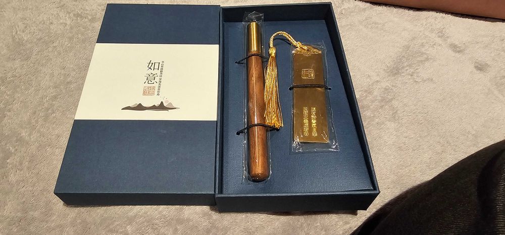 Caneta e marcador de livro