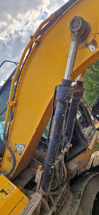 koparka gąsienicowa jcb js 130 z 2013r siłownik szybko złącze ramie