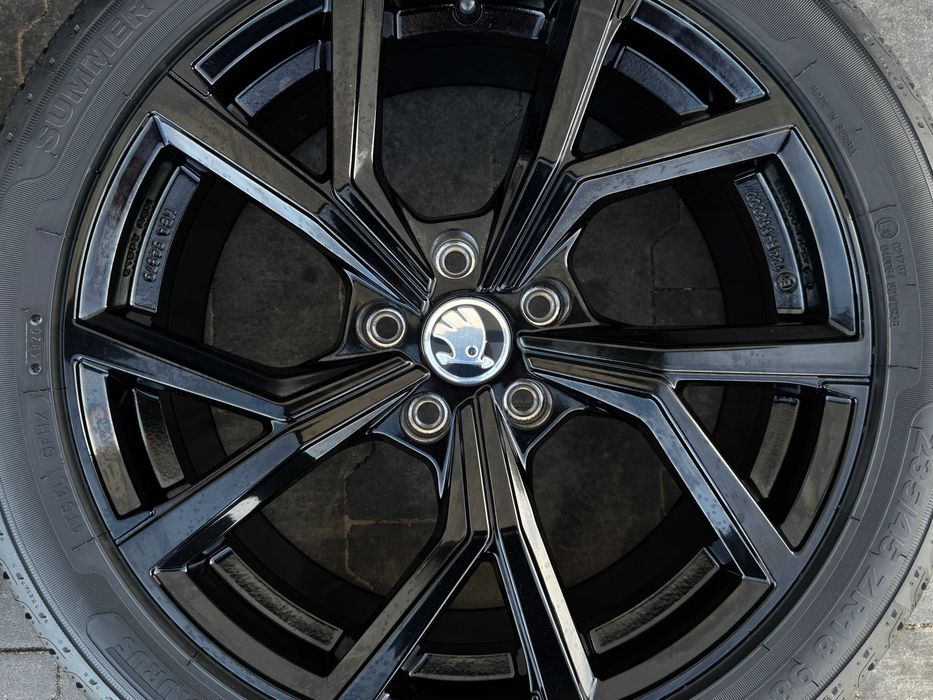 SKODA SUPERB III 3 koła letnie 235/45r18 ROADX Felgi PLATIN Germany NOWE