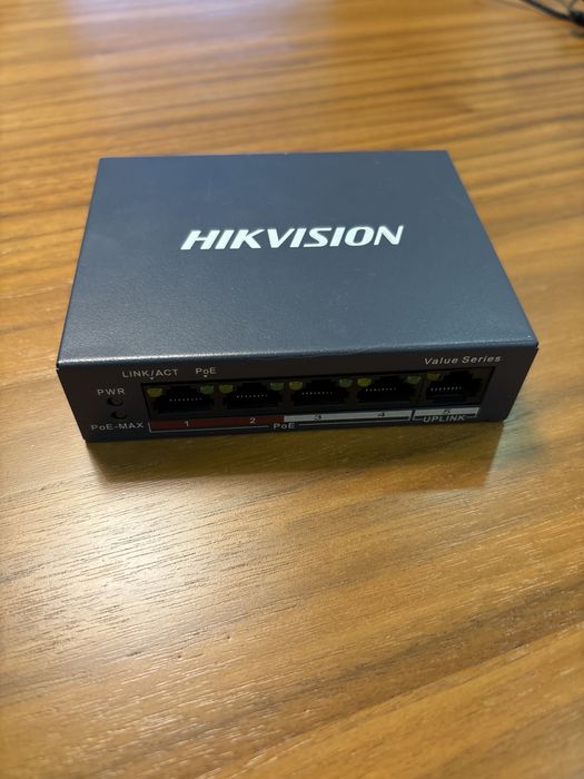 Switch Hikvision DS-3E0105P-E/M(B)