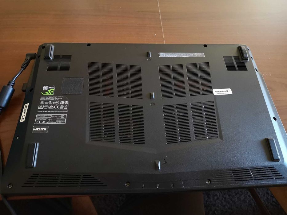 używany laptop gamingowy  MSI GL62MVR 7RFX stan bdb