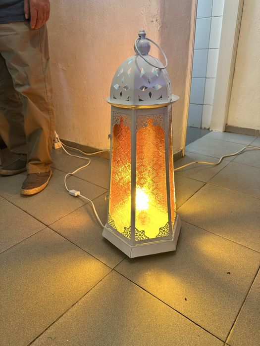 Lanterna antiga electrificada branca