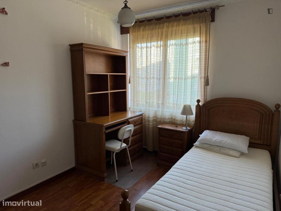 Quarto - localizado em Senhora da Hora Porto