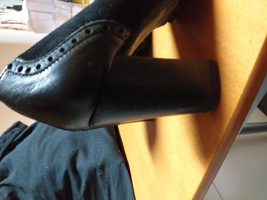 Sapatos Pretos Tapadas como Novos