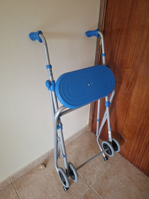 Andarilho Prim com rodas