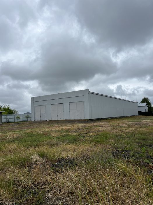 Продаж комерційних приміщень з ділянкою 80 сотих