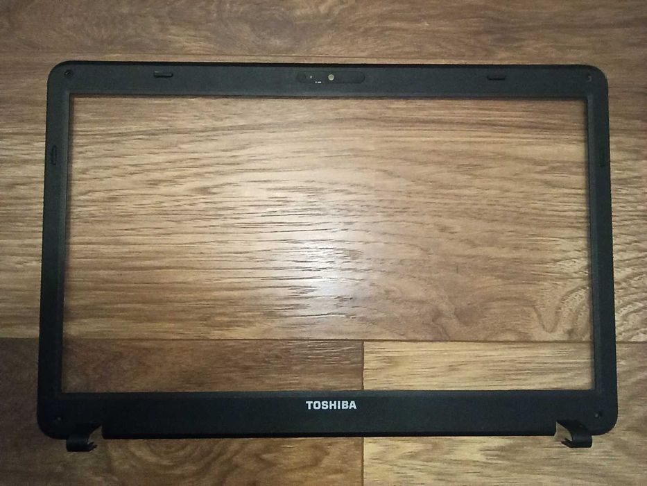 Toshiba Satellite C650:obudowa matrycy,zawiasy,kieszeń dysku,zaślepki