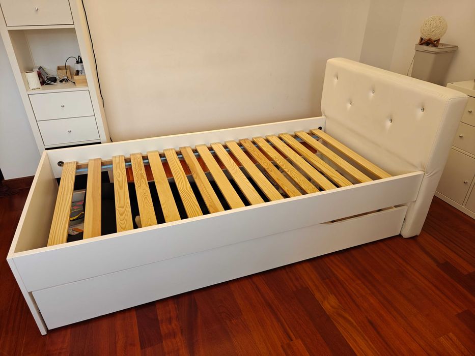 Łóżko młodzieżowe Meblik Tapicerowane Białe Materac 190x90 Szuflada