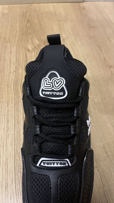 Czarne buty lv skate