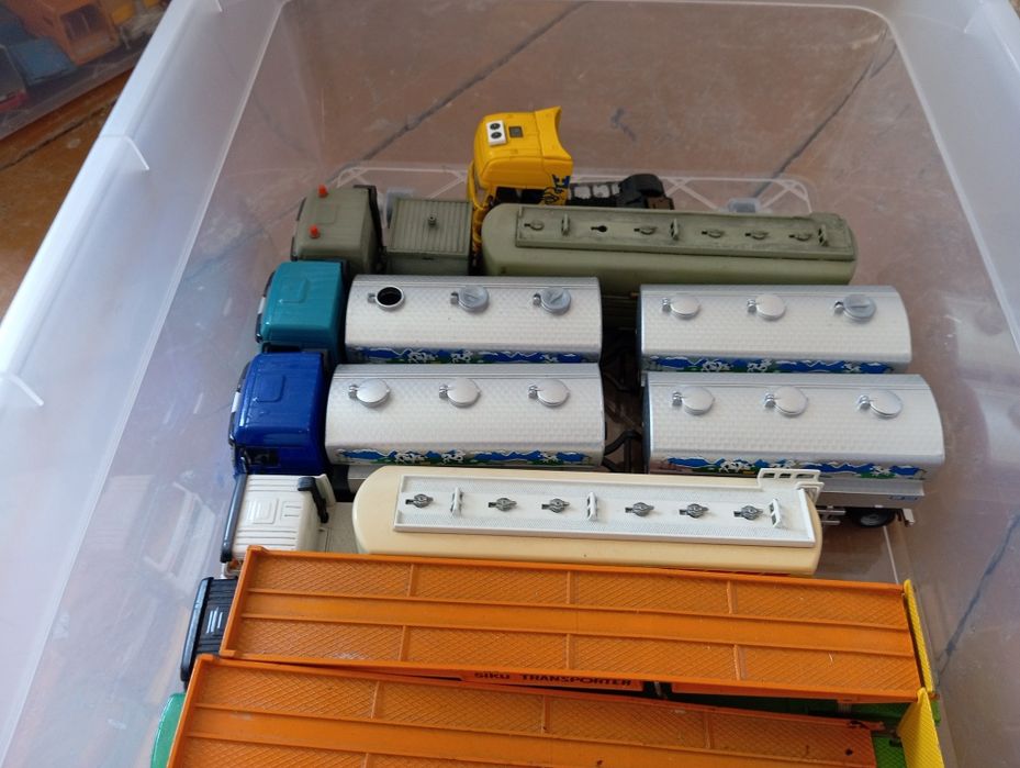 Zabawki siku matchbox corgi