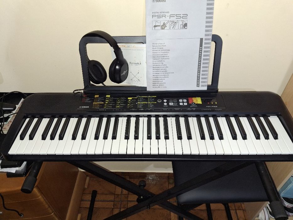 Piano Yahama F52 c/suporte e banco