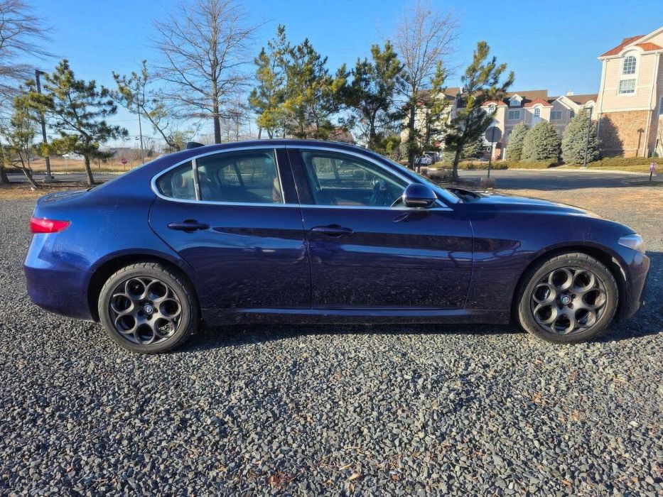 Alfa Romeo Giulia      2018