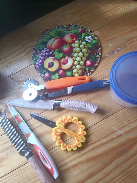 Лоточки відро ножі