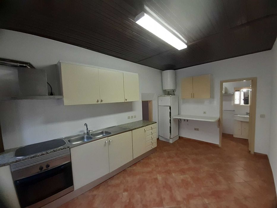 Arrenda Casa R/Ch - Castromil/Sobreira